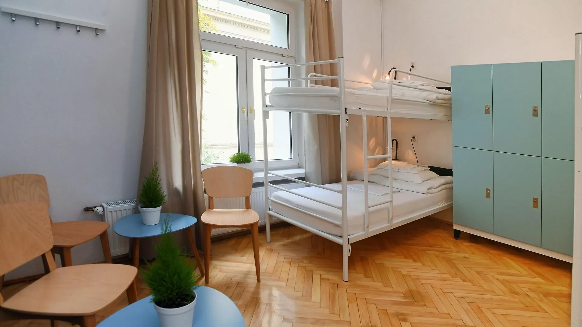 Warsaw Hostel Centrum 0*,  Polska